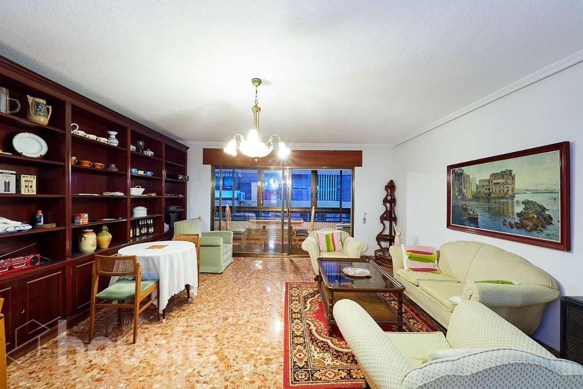 Classic Bedroom In The Center Of Аликанте Экстерьер фото